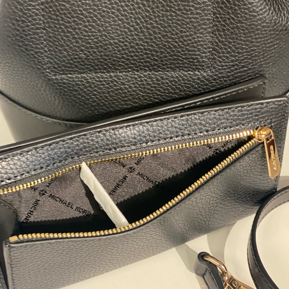 Michael Kors Reed Bucket Crossbody and Wallet Set - Picture 6 of 12